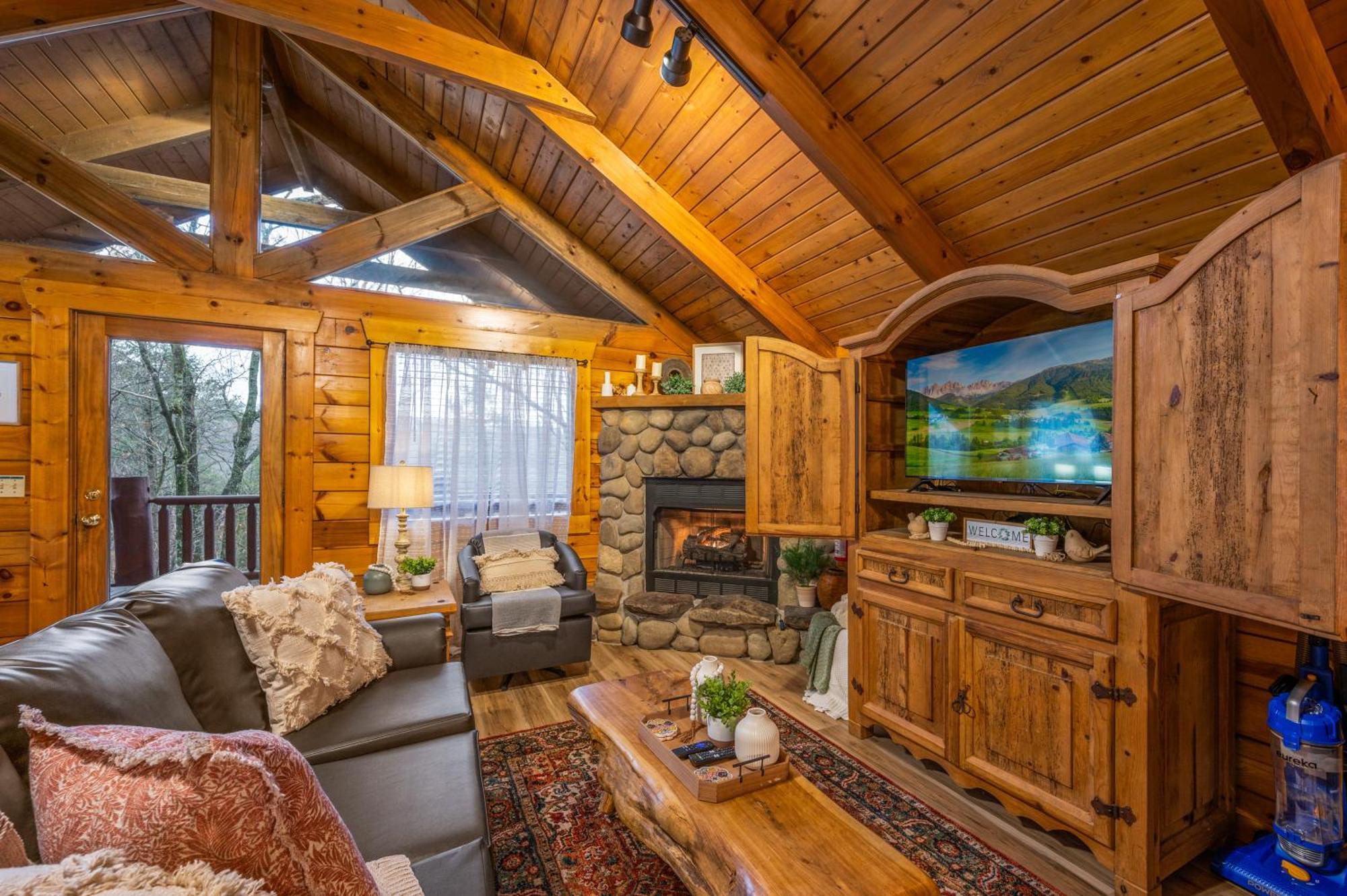 Log Cabin, Hot Tub, Fireplace, Pool Table & Views! Sevierville Buitenkant foto