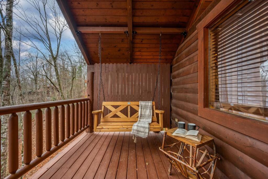 Log Cabin, Hot Tub, Fireplace, Pool Table & Views! Sevierville Buitenkant foto