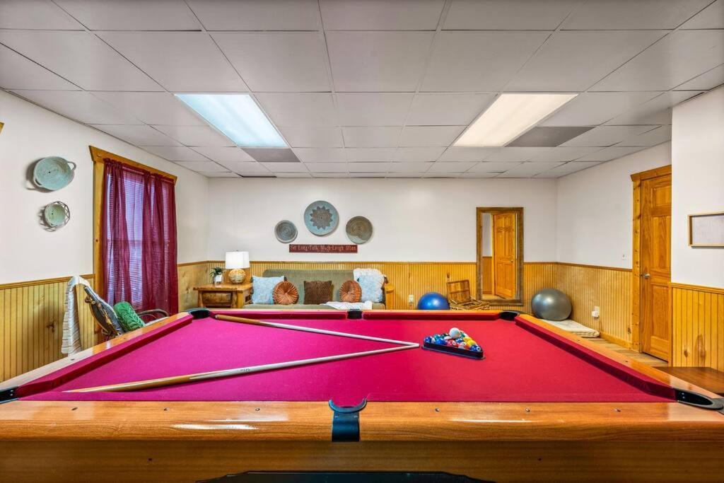Log Cabin, Hot Tub, Fireplace, Pool Table & Views! Sevierville Buitenkant foto