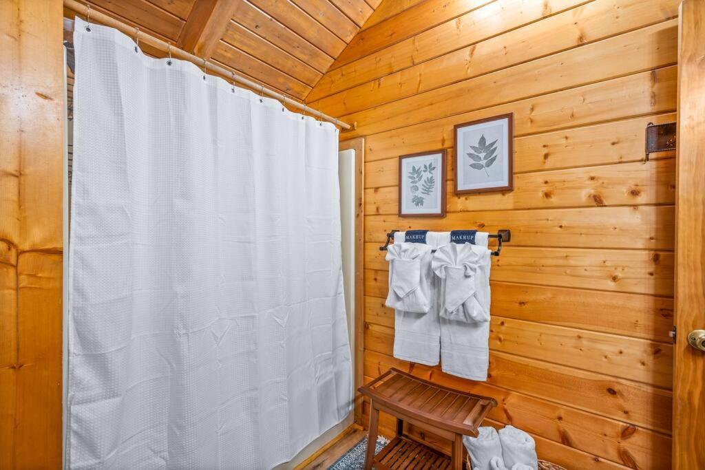 Log Cabin, Hot Tub, Fireplace, Pool Table & Views! Sevierville Buitenkant foto