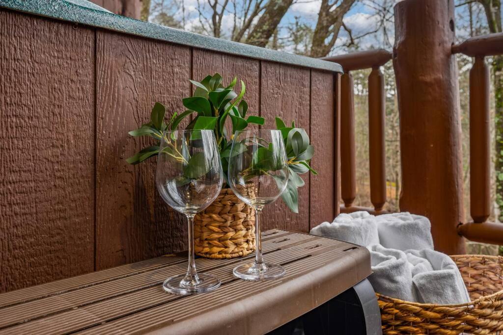 Log Cabin, Hot Tub, Fireplace, Pool Table & Views! Sevierville Buitenkant foto