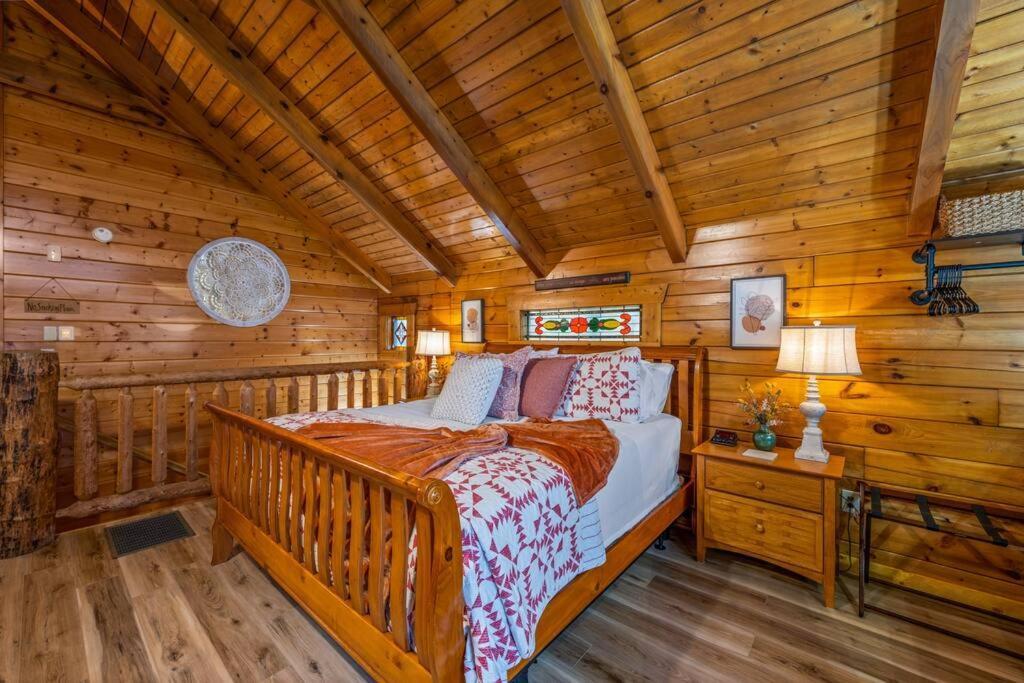 Log Cabin, Hot Tub, Fireplace, Pool Table & Views! Sevierville Buitenkant foto
