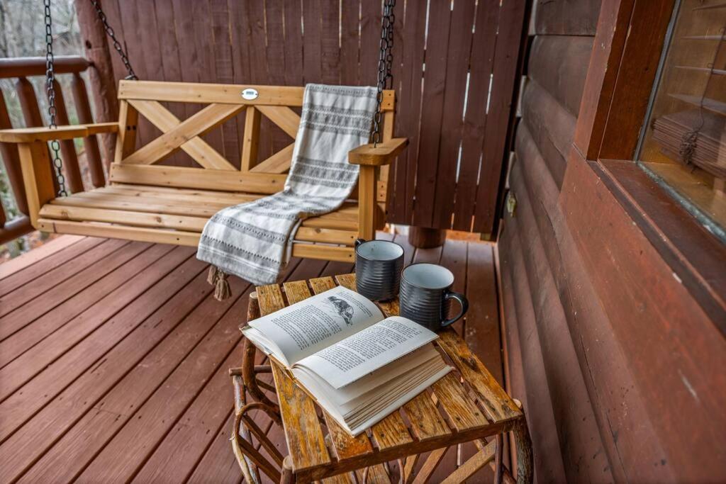 Log Cabin, Hot Tub, Fireplace, Pool Table & Views! Sevierville Buitenkant foto
