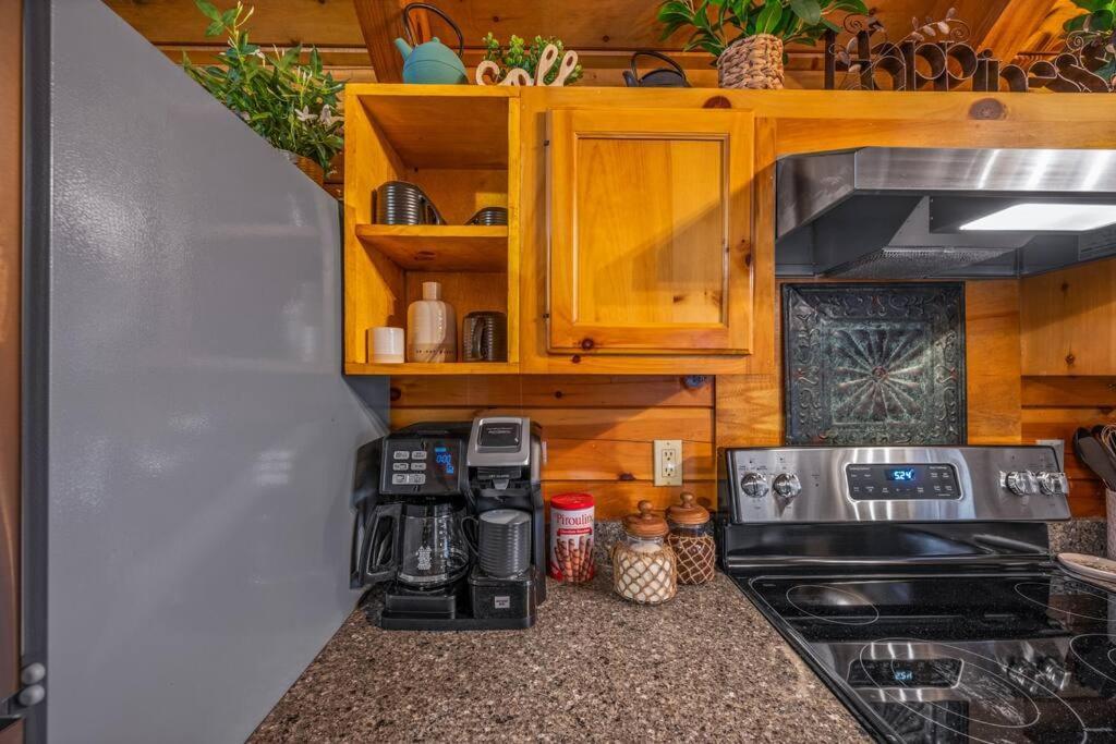 Log Cabin, Hot Tub, Fireplace, Pool Table & Views! Sevierville Buitenkant foto