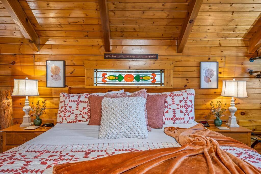 Log Cabin, Hot Tub, Fireplace, Pool Table & Views! Sevierville Buitenkant foto