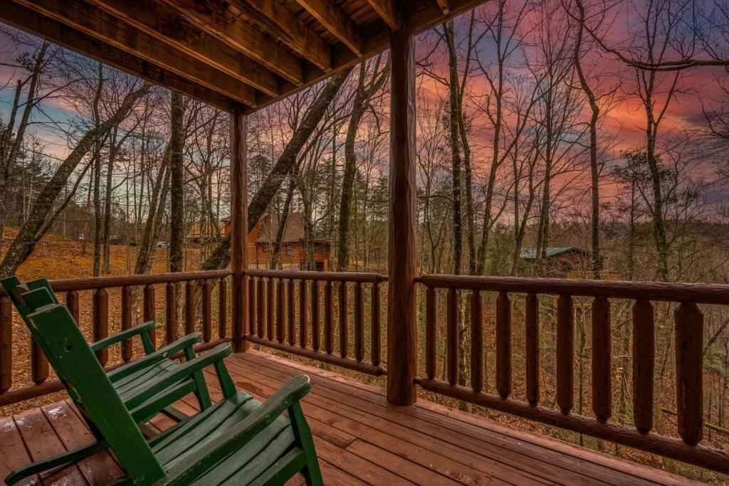 Log Cabin, Hot Tub, Fireplace, Pool Table & Views! Sevierville Buitenkant foto