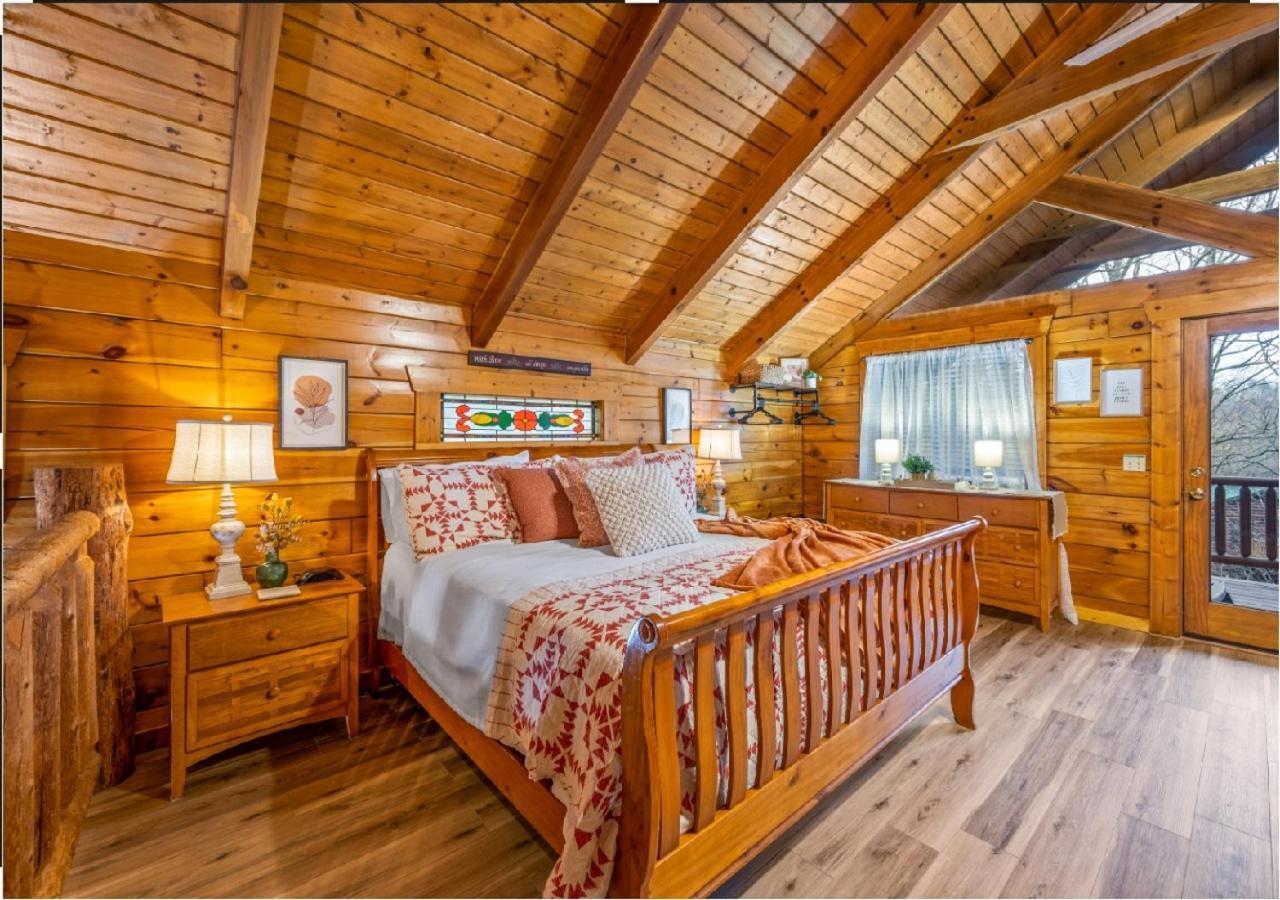 Log Cabin, Hot Tub, Fireplace, Pool Table & Views! Sevierville Buitenkant foto